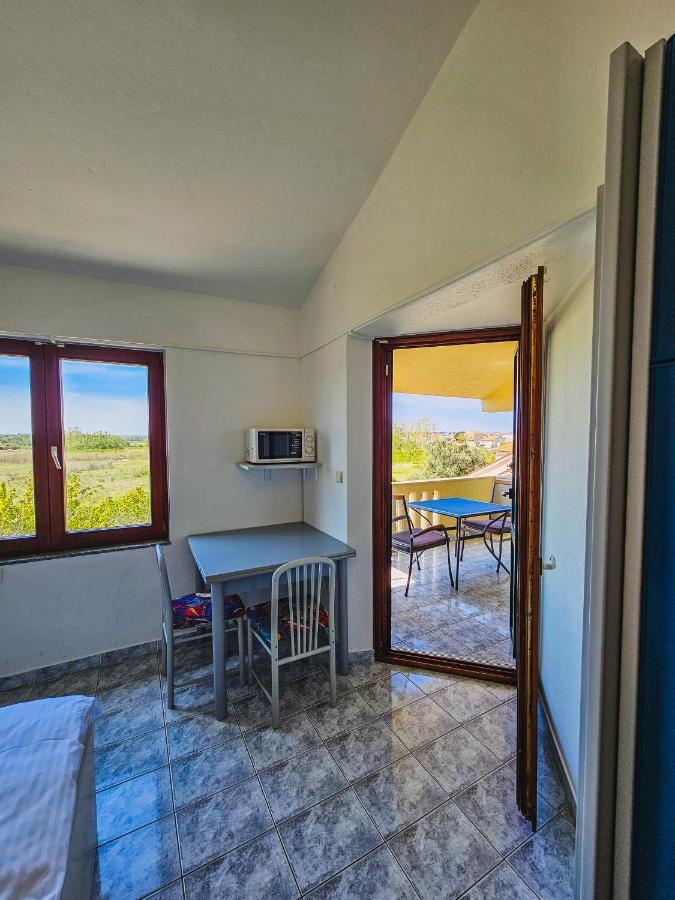Aenona Sea View Apartments Nin Buitenkant foto